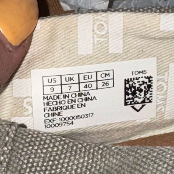 TOMS NOW THATS A WRAP  Gray Slip-On Shoes SZ 9 NWOT